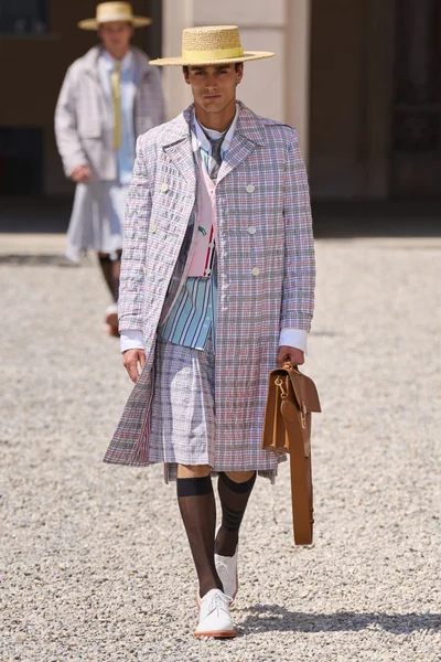 Look 11